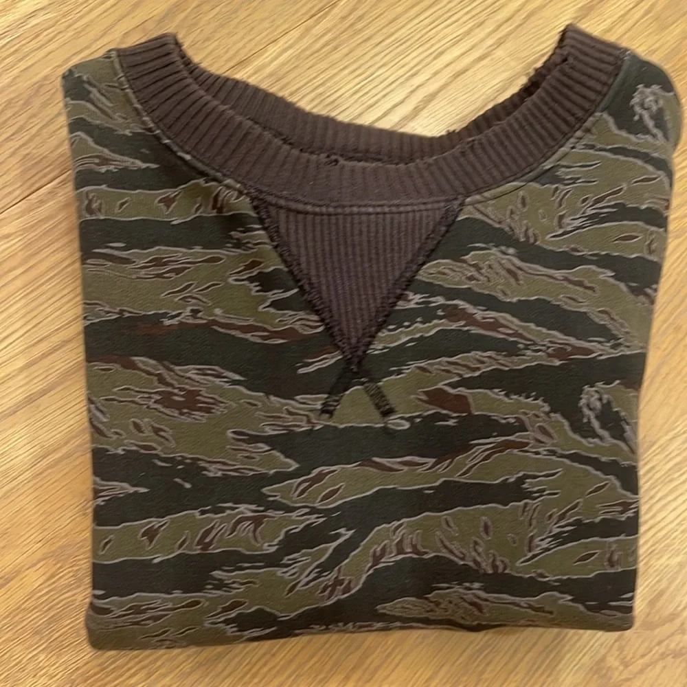 Camouflage Patterned Sweatshirt